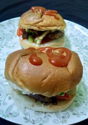 বিফ সালাদে বার্গার রেসিপির প্রধান ছবি