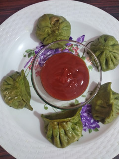 पालक वेज मोमोज (Palak veg momos recipe in hindi) रेसिपी मुख्य फोटो