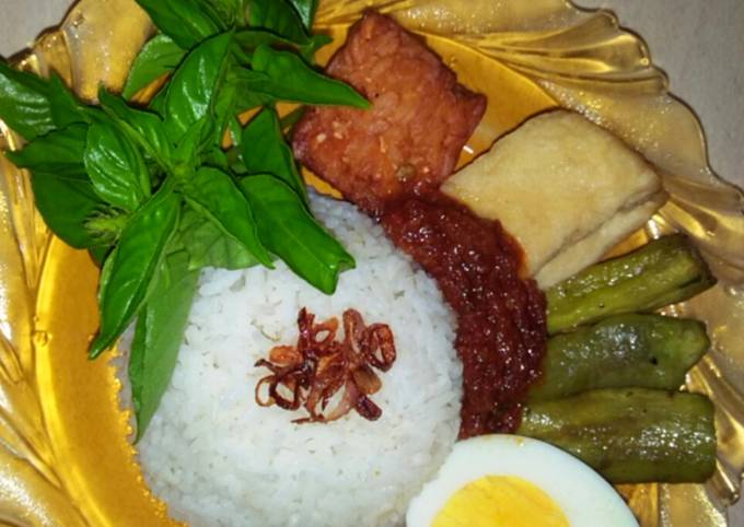 Spesial Pakai Telur~Nasi Uduk Spesial