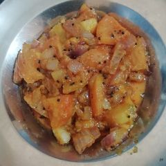 A picture of Onion tomato fry.