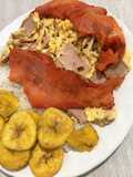 Huevos de jamón arropados con tocino