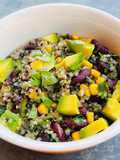 Quinoa tricolore ai fagioli rossi e avocado