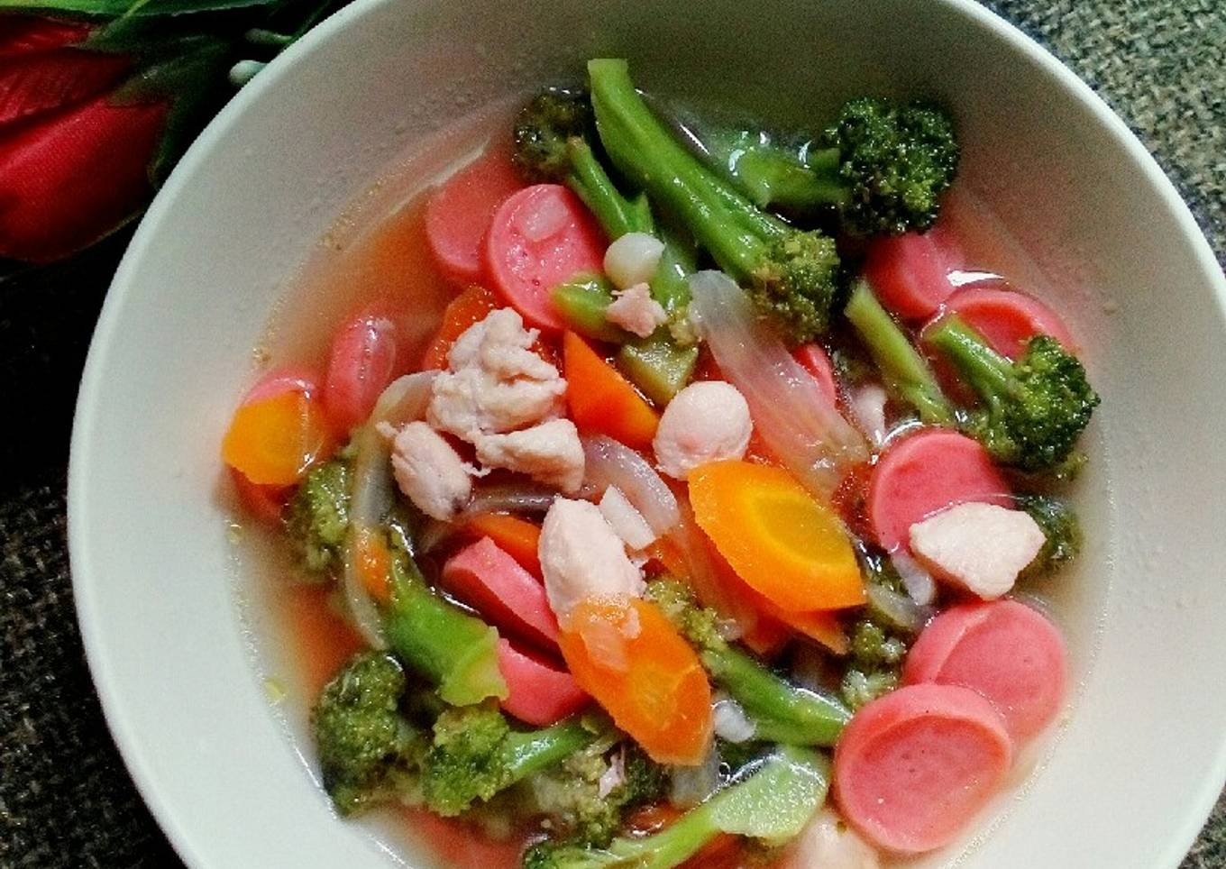 Soup Ayam Sosis Brokoli