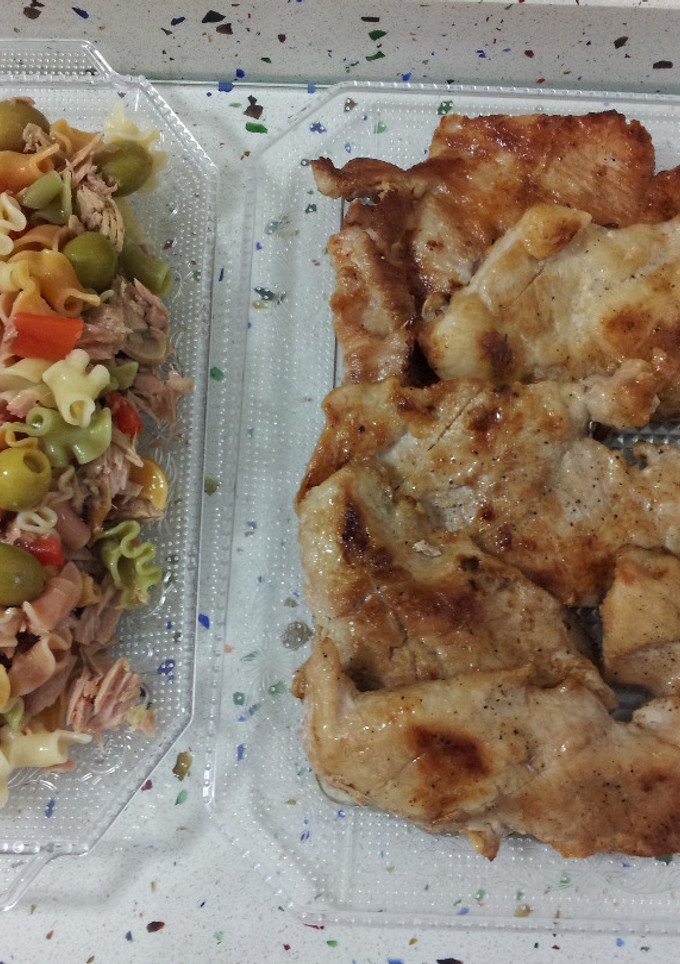 Una foto de Secreto ibérico con ensalada de pasta