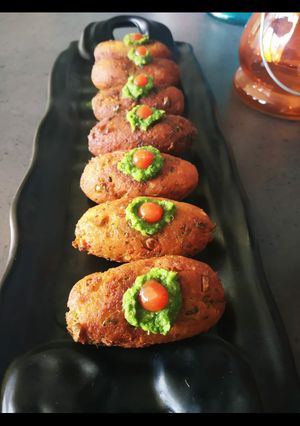 A picture of Paneer bread cigars.