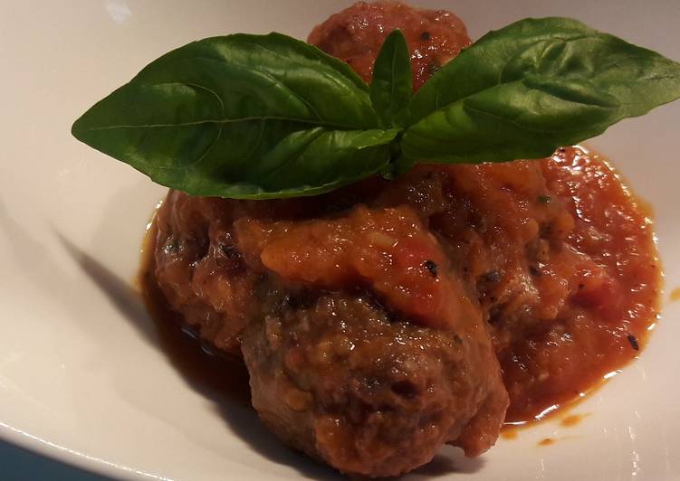 Steps to Make Homemade Meatballs in tomato concase
