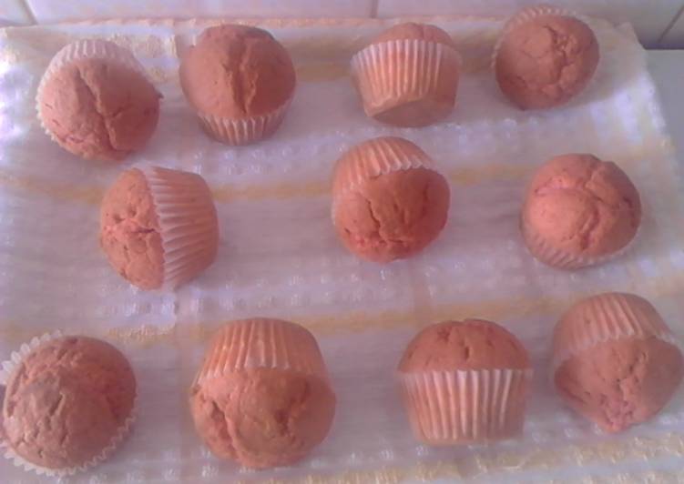 Strawberry sponge cupcakes