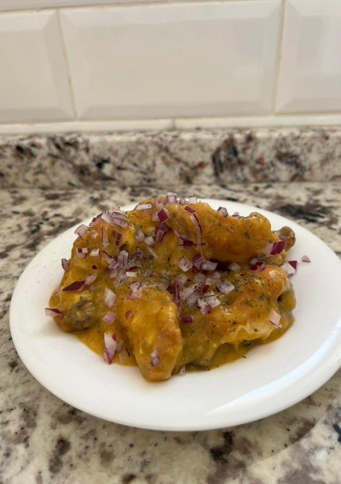Una foto de Alitas de pollo con salsa de mango en airfryer