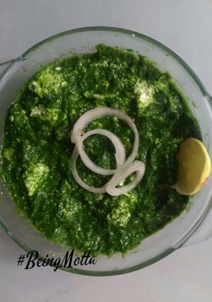 A picture of Paalak matar paneer.