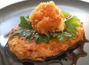 Foto di Wafū Hambāgu - Burger giapponese con salsa 'ponzu'