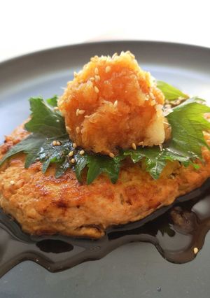 Foto di Wafū Hambāgu - Burger giapponese con salsa 'ponzu'