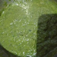A picture of Dhaniye Garlic Chutney.