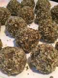 Almonds and dates energy balls