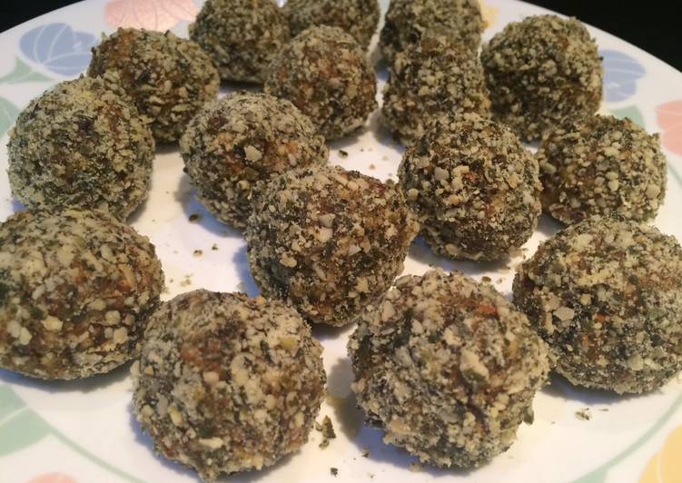 Easiest Way to Make Any-night-of-the-week Almonds and dates energy balls