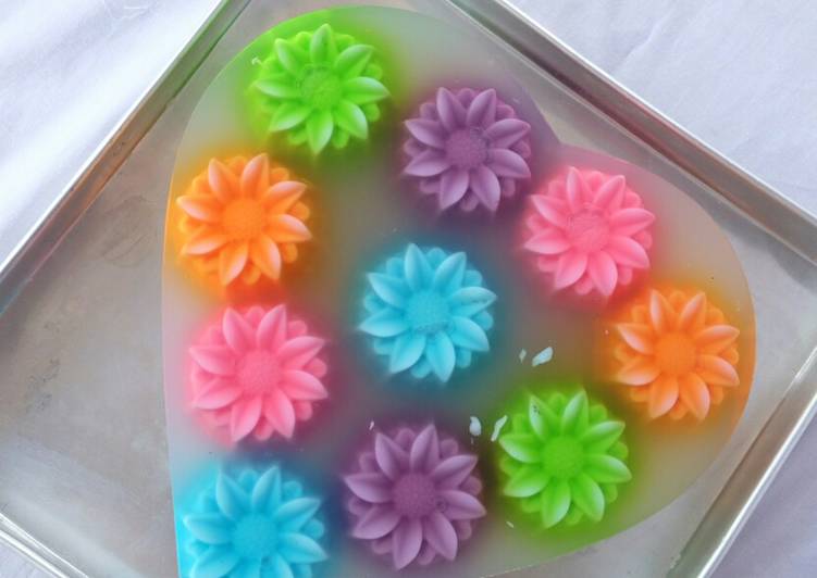 Bagaimana Menyiapkan Puding Kaca Bunga, Lezat