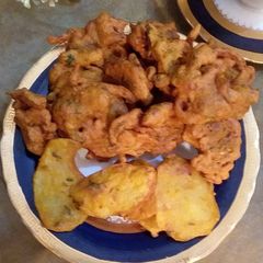 Aloo kay pakoray A picture of Aloo kay pakoray.