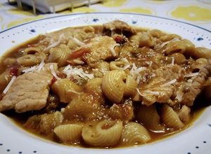 Foto principal de Guiso de codillos con magro de cerdo y pisto