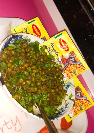 मैगी मसाला मटर (maggi masala matar recipe in Hindi) रेसिपी मुख्य फोटो