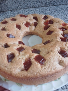 Una foto de Torta sencilla de manzana con membrillo
