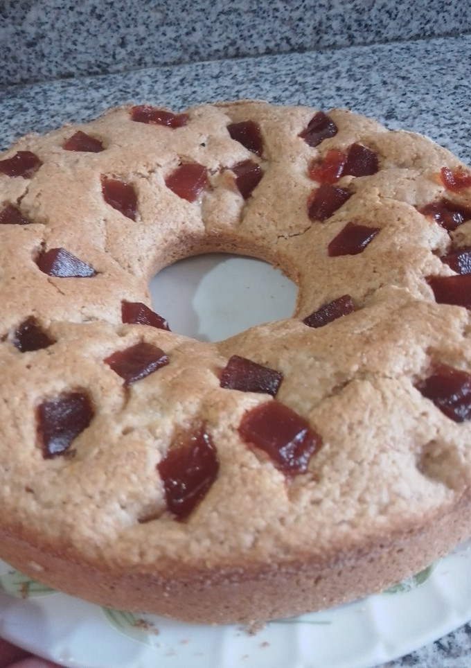 Una foto de Torta sencilla de manzana con membrillo
