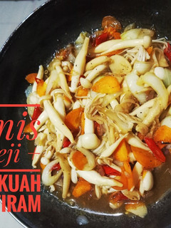 Foto resep 33. Tumis Shimeji/Hokto + Enoki