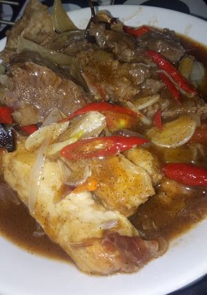 Foto resep Beef, fish roll sous black paper