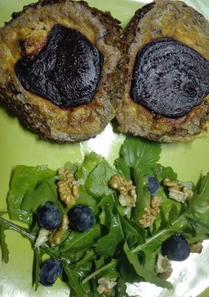 Céklás szendvics, salátával recept fotója