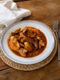 Pollo Guisado con Salsa de Níscalos