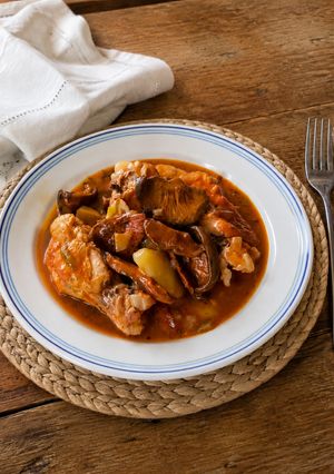 Foto principal de Pollo Guisado con Salsa de Níscalos