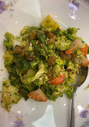 عکسی از دستور سالاد مخصوص طاطا (کلم بروکلی)