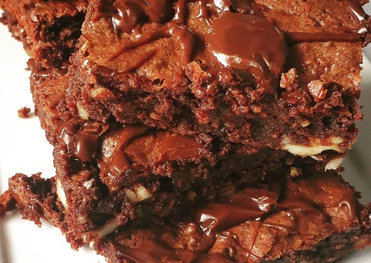 La Délicieuse Recette du Brownie au chocolat, noix de pécan et noisettes