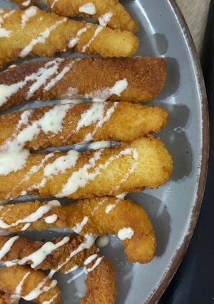 Una foto de Rabas con salsa de queso casera