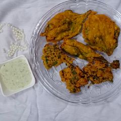 A picture of Crispy spinach pakora.