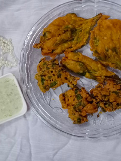A picture of Crispy spinach pakora.