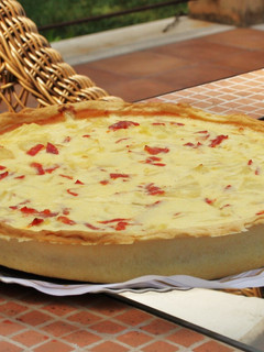 Una foto de Quiche de tortilla de patata con chorizo
