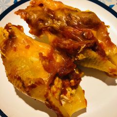 A picture of Shredded Chicken 🐔 Stuffed Shells.