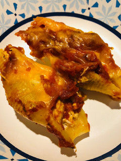 A picture of Shredded Chicken 🐔 Stuffed Shells.