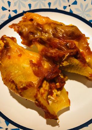 A picture of Shredded Chicken 🐔 Stuffed Shells.