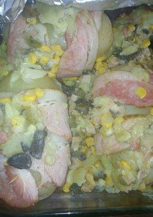 Una foto de Patatas rellenas con guarnición a la Mario, s