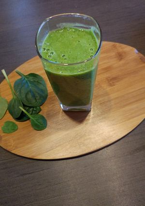 Zdjęcie przepisu Shake ze szpinakiem, gruszką i bananem.