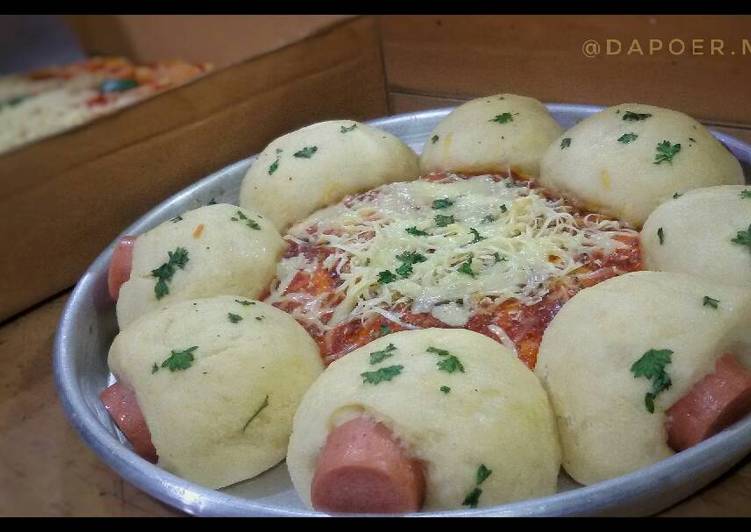 Garlic bread with pizza dip