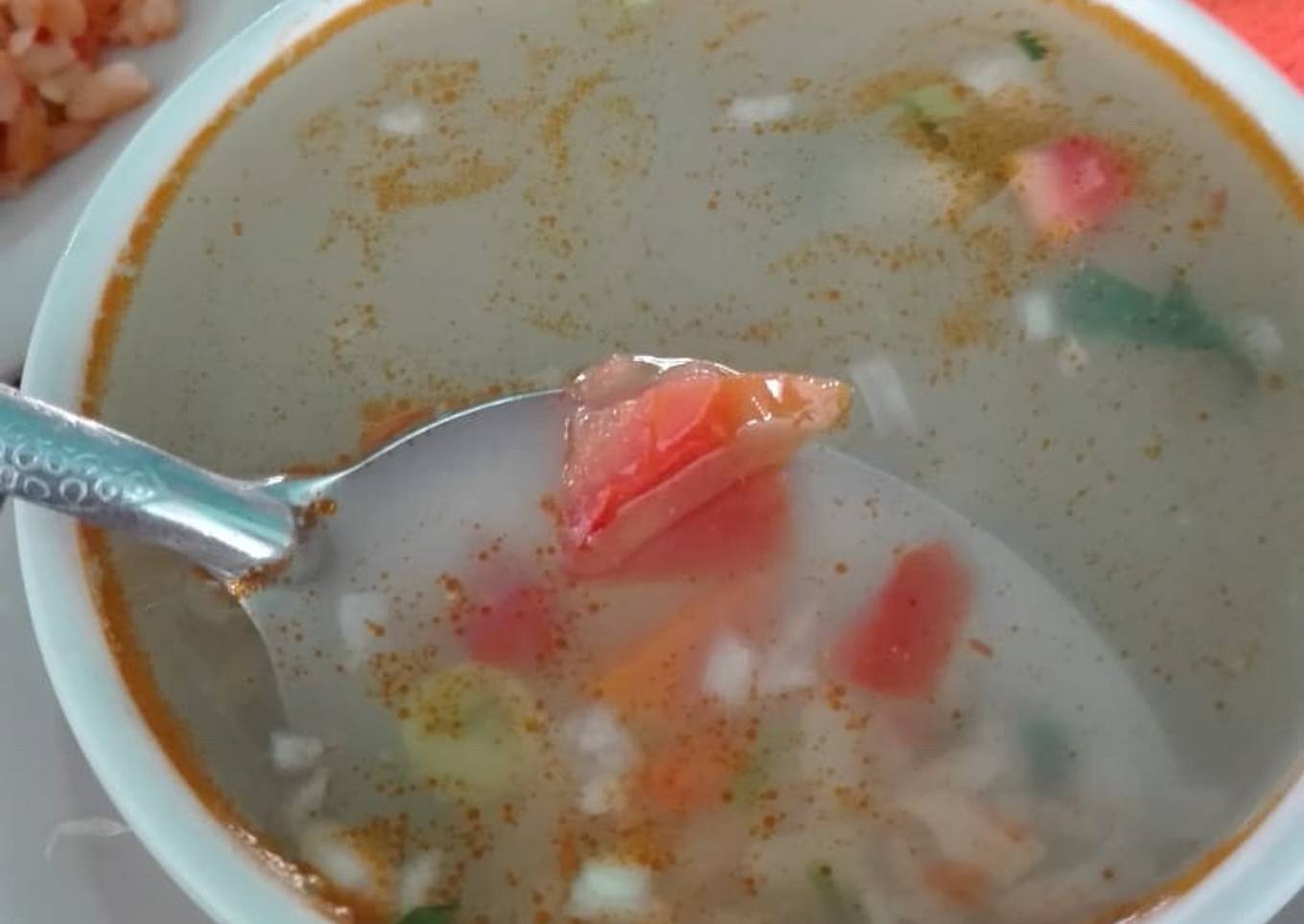 Caldo de pollo con arroz del día anterior