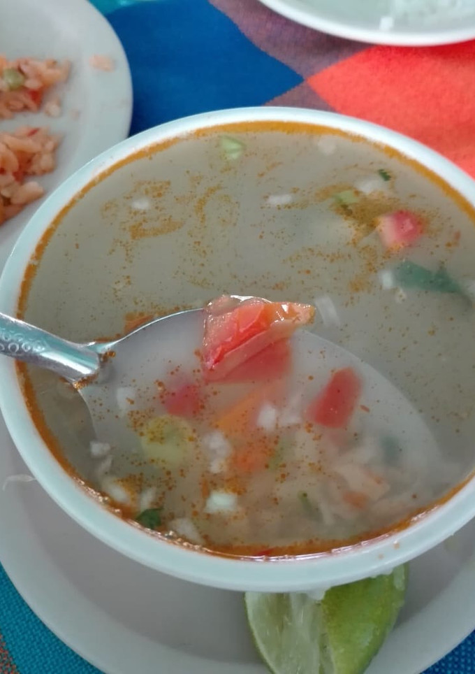 Una foto de Caldo de pollo con arroz del día anterior