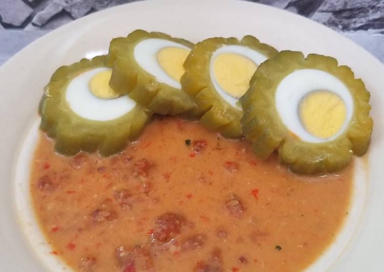 Masakan Unik Pare isi Telur Saus Kacang Gurih Mantul