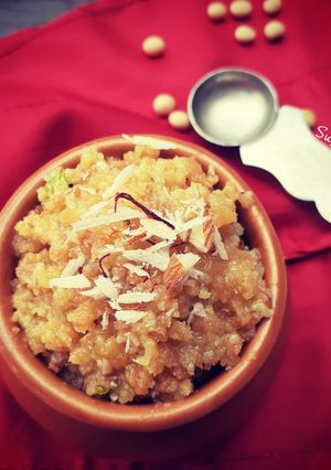 A picture of Soyabeans halwa.