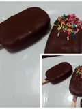 Paletas de chocolate rellenas de bizcochuelo