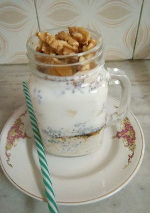 A picture of Oats banana in a jar.