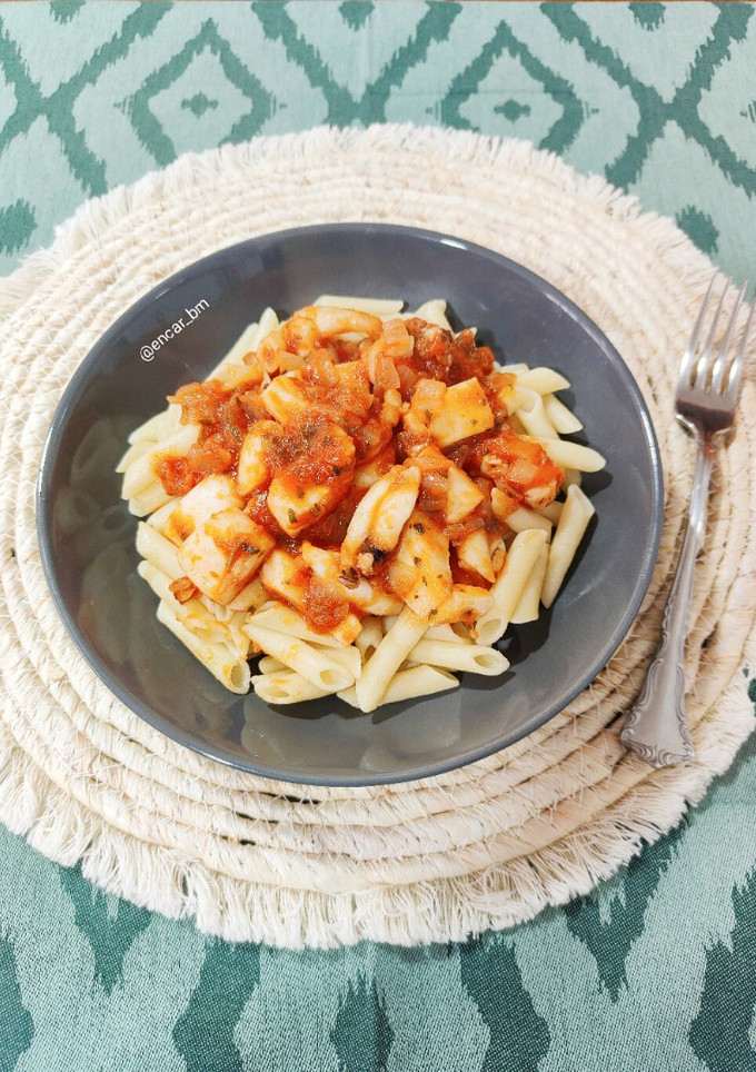 Una foto de Macarrones con sofrito de sepia
