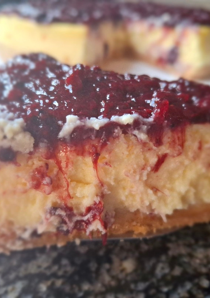 Una foto de Cheesecake con frutos rojos