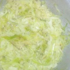 A picture of Steamed cabbage.